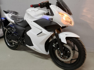 Электромотоцикл Kawasaki Ninja white